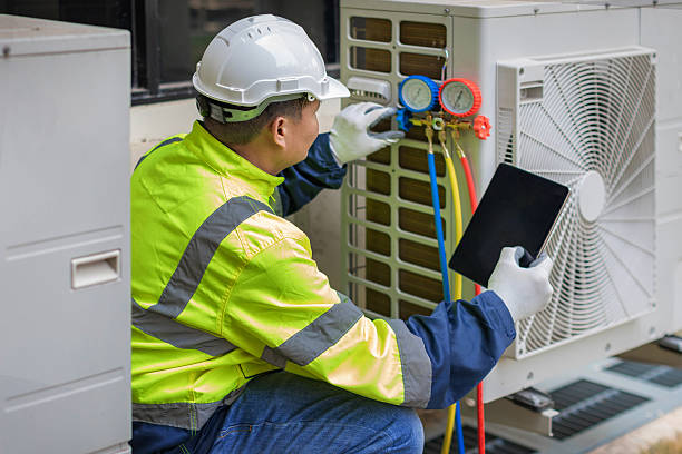 Professional Heat Pump Repair technician working in Hull, IA